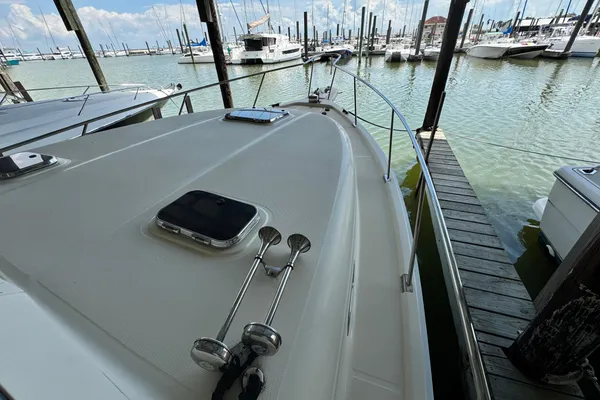 Mainship Pilot 34 image