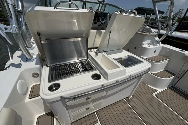 Wellcraft 340 Coastal image