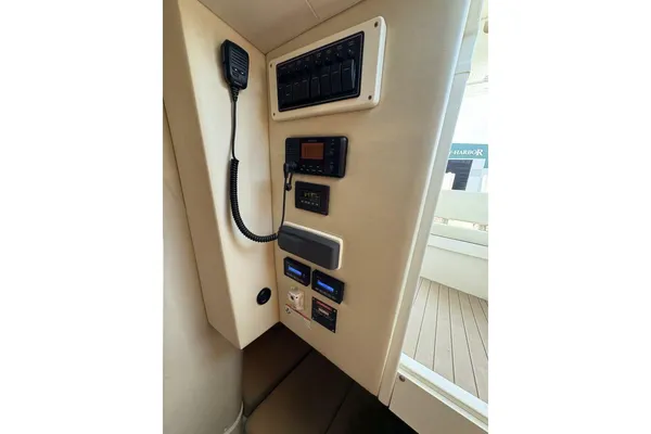 Wellcraft 340 Coastal image