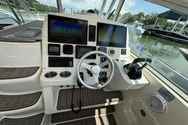 Wellcraft 340 Coastal image