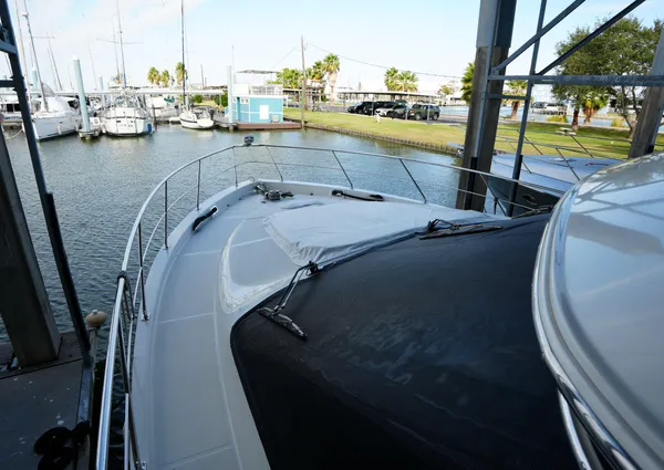 Carver 560 Voyager image