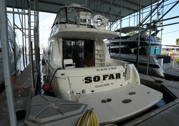 Carver 560 Voyager image