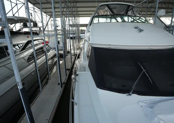 Carver 560 Voyager image