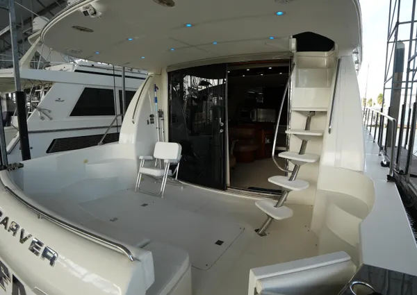 Carver 560 Voyager image