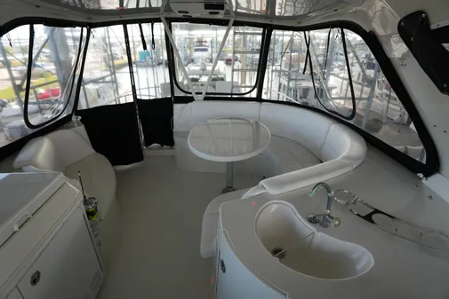 Carver 560 Voyager image