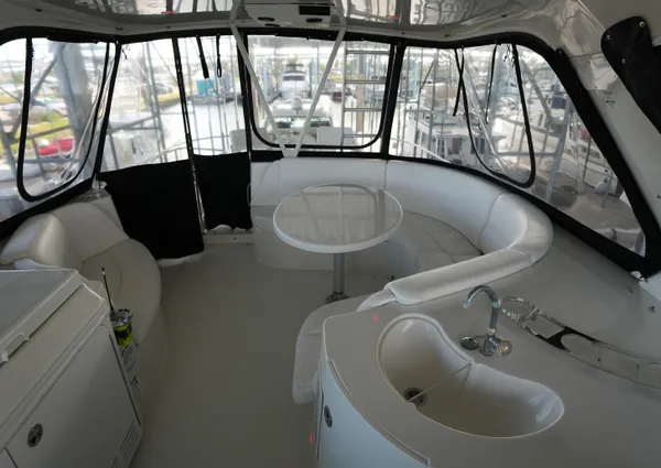 Carver 560 Voyager image