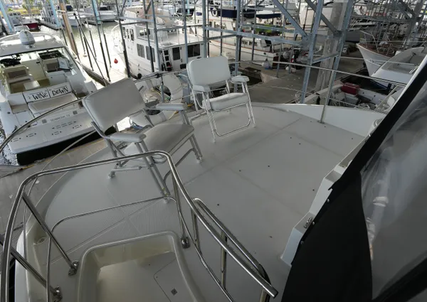 Carver 560 Voyager image