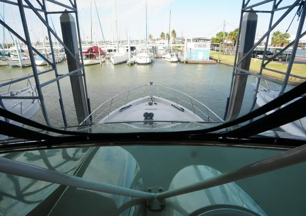 Carver 560 Voyager image