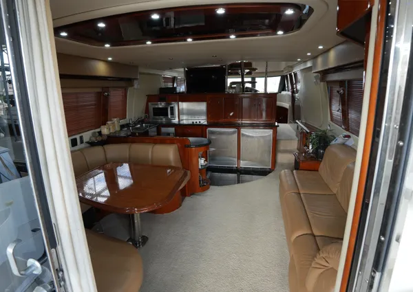 Carver 560 Voyager image