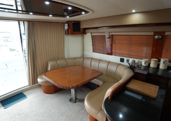 Carver 560 Voyager image