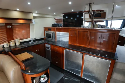 Carver 560 Voyager image