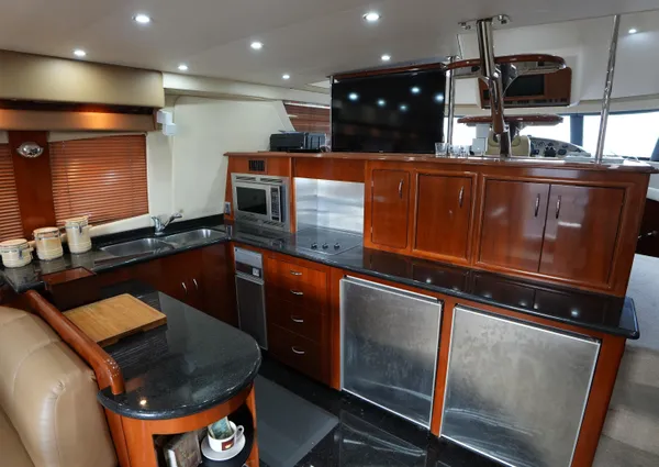 Carver 560 Voyager image