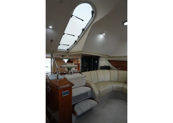 Carver 560 Voyager image