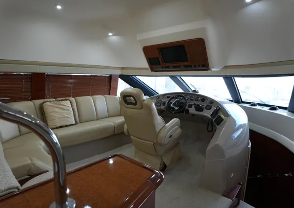 Carver 560 Voyager image