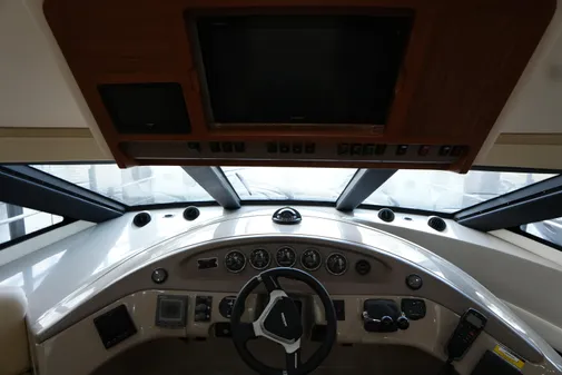 Carver 560 Voyager image