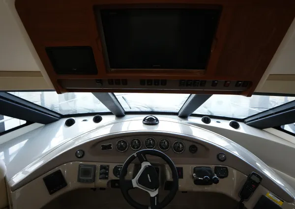 Carver 560 Voyager image