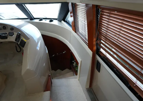 Carver 560 Voyager image