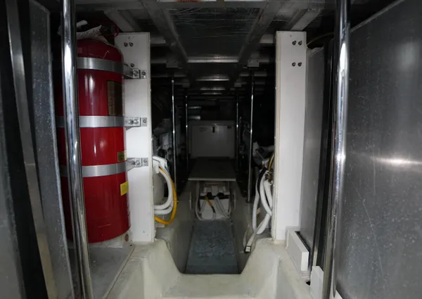 Carver 560 Voyager image