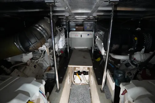 Carver 560 Voyager image