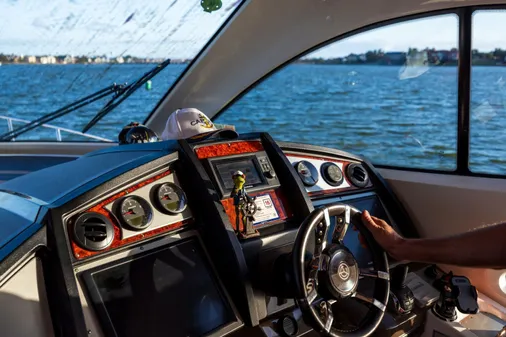 Cruisers Yachts 540 Sports Coupe image