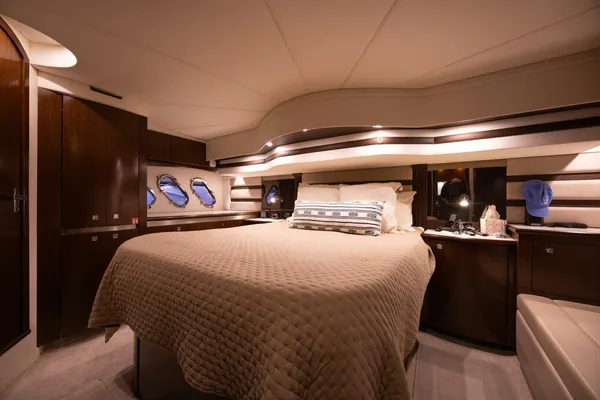 Cruisers Yachts 540 Sports Coupe image