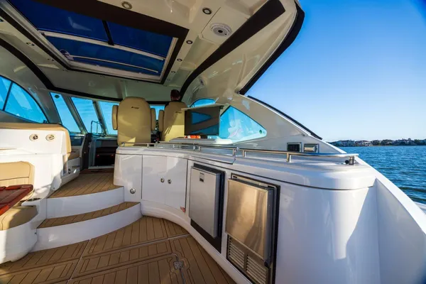 Cruisers Yachts 540 Sports Coupe image