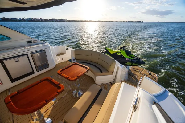 Cruisers Yachts 540 Sports Coupe image