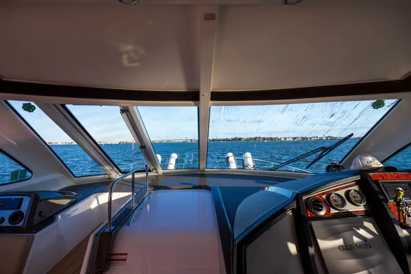 Cruisers Yachts 540 Sports Coupe image