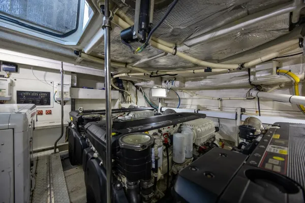 Cruisers Yachts 540 Sports Coupe image