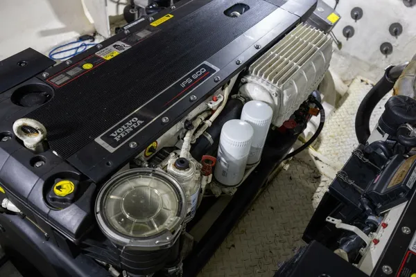 Cruisers Yachts 540 Sports Coupe image