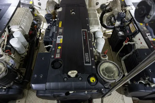 Cruisers Yachts 540 Sports Coupe image