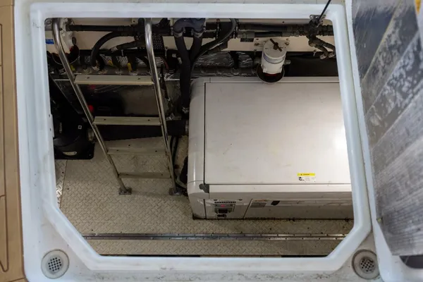 Cruisers Yachts 540 Sports Coupe image