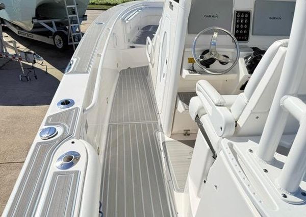 Everglades 325-CENTER-CONSOLE image