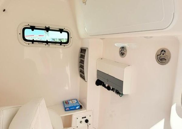 Everglades 325-CENTER-CONSOLE image