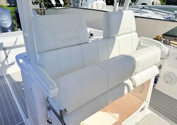 Everglades 325-CENTER-CONSOLE image