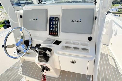 Everglades 325-CENTER-CONSOLE image