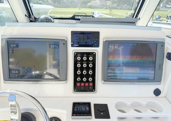 Everglades 325-CENTER-CONSOLE image