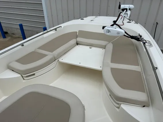 Boston Whaler 270 Dauntless image