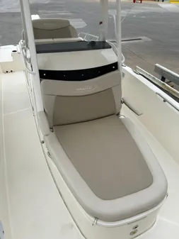 Boston Whaler 270 Dauntless image