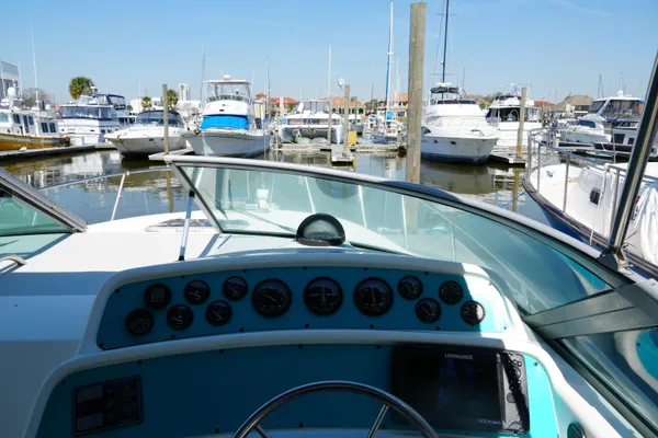 Wellcraft 3200 Martinique image