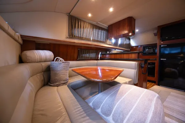 Cruisers Yachts 455 Express Motoryacht image