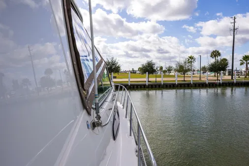 Cruisers Yachts 455 Express Motoryacht image