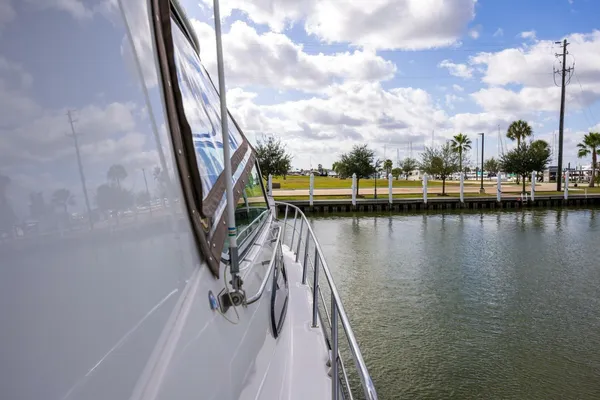 Cruisers Yachts 455 Express Motoryacht image