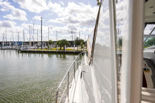 Cruisers Yachts 455 Express Motoryacht image