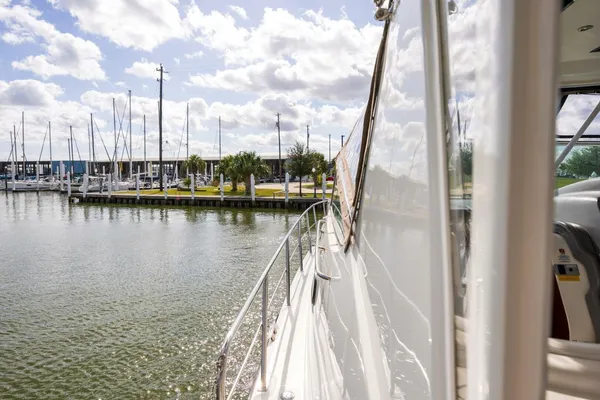 Cruisers Yachts 455 Express Motoryacht image