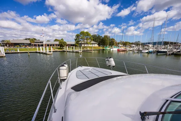 Cruisers Yachts 455 Express Motoryacht image