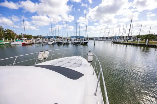 Cruisers Yachts 455 Express Motoryacht image