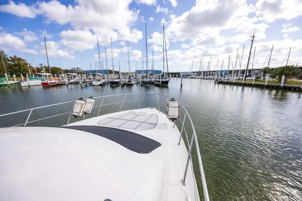 Cruisers Yachts 455 Express Motoryacht image