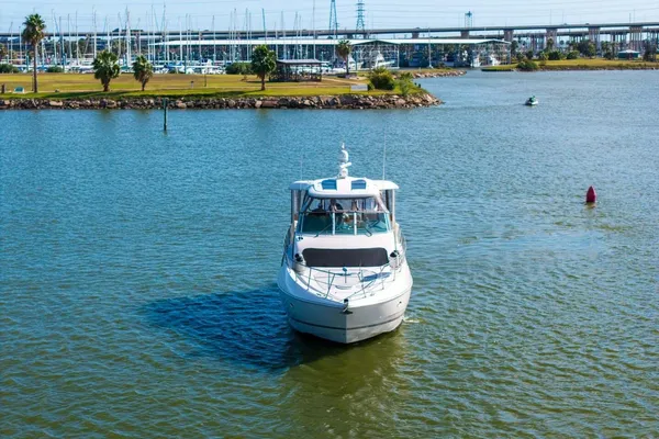 Cruisers Yachts 455 Express Motoryacht image