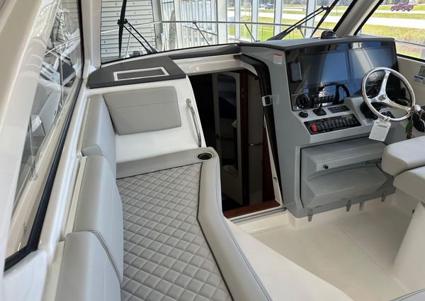 Pursuit OS-325-OFFSHORE image